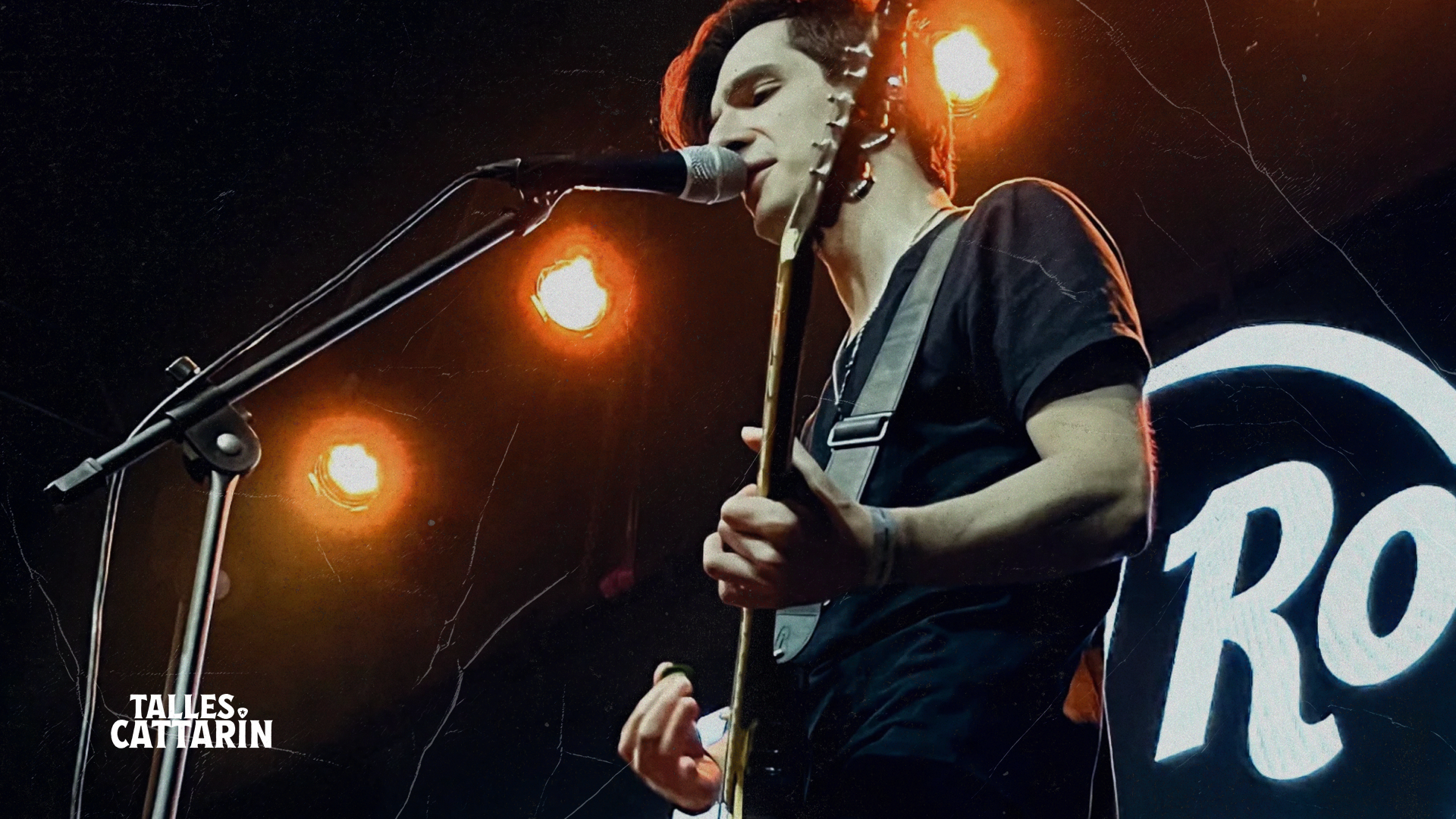 Myself singing at Hard Rock Cafe in Curitiba